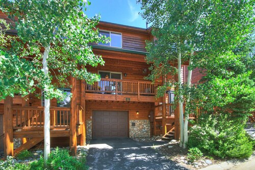 WORTH IT Stocked, Clean Garage, walk to Dillon/shop, decks, grill- read reviews!