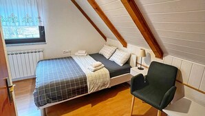 1 bedroom, internet, bed sheets