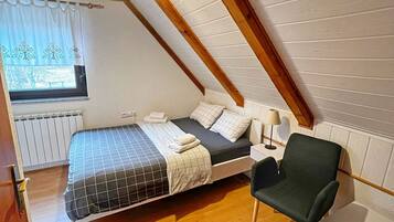 1 bedroom, internet, bed sheets