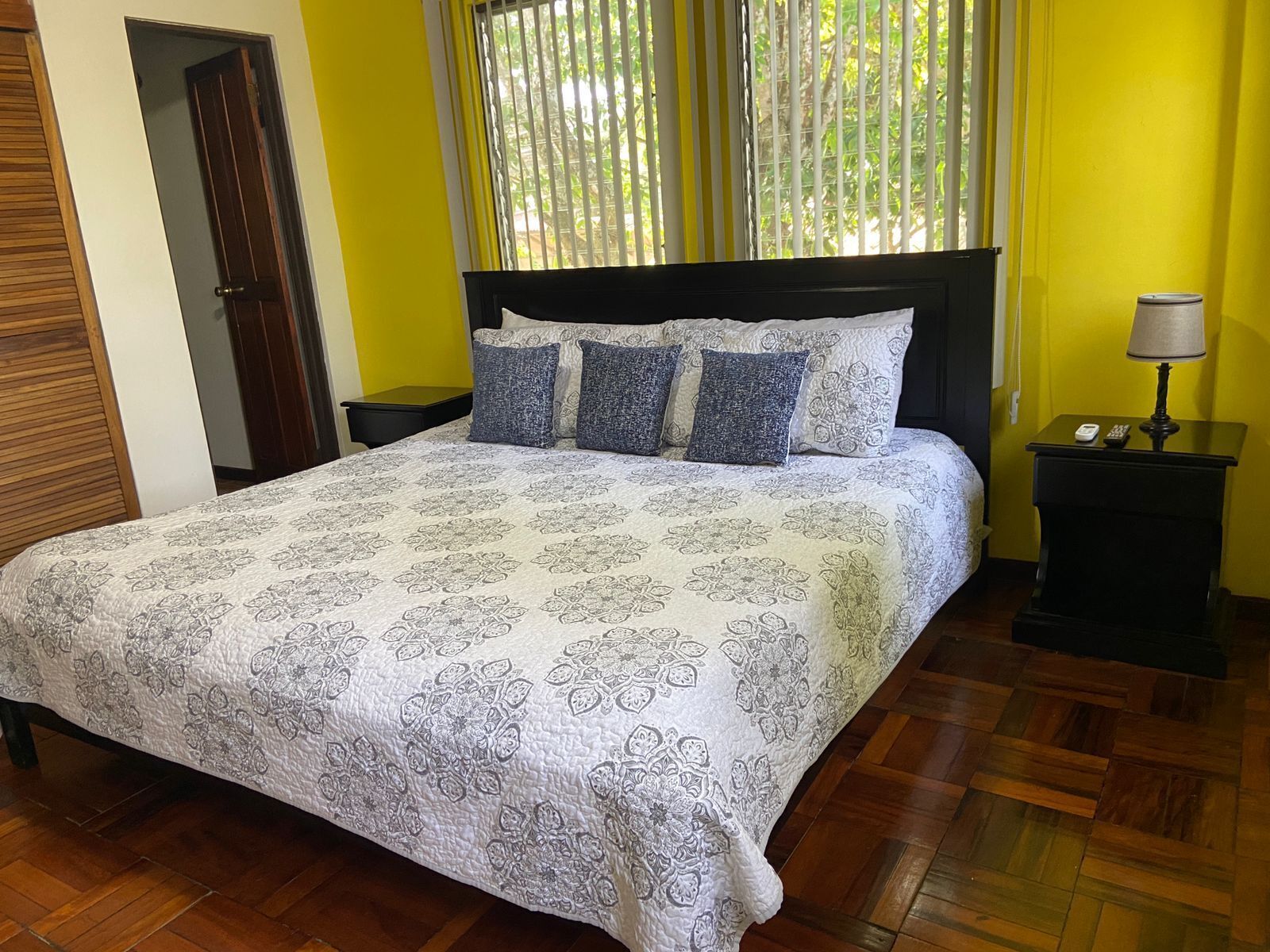 3 Schlafzimmer, Schreibtisch, Bügeleisen/Bügelbrett, kostenloses WLAN