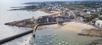 Asunto 2 ihmistä jalat vedessä Pohjakerroksen terassi