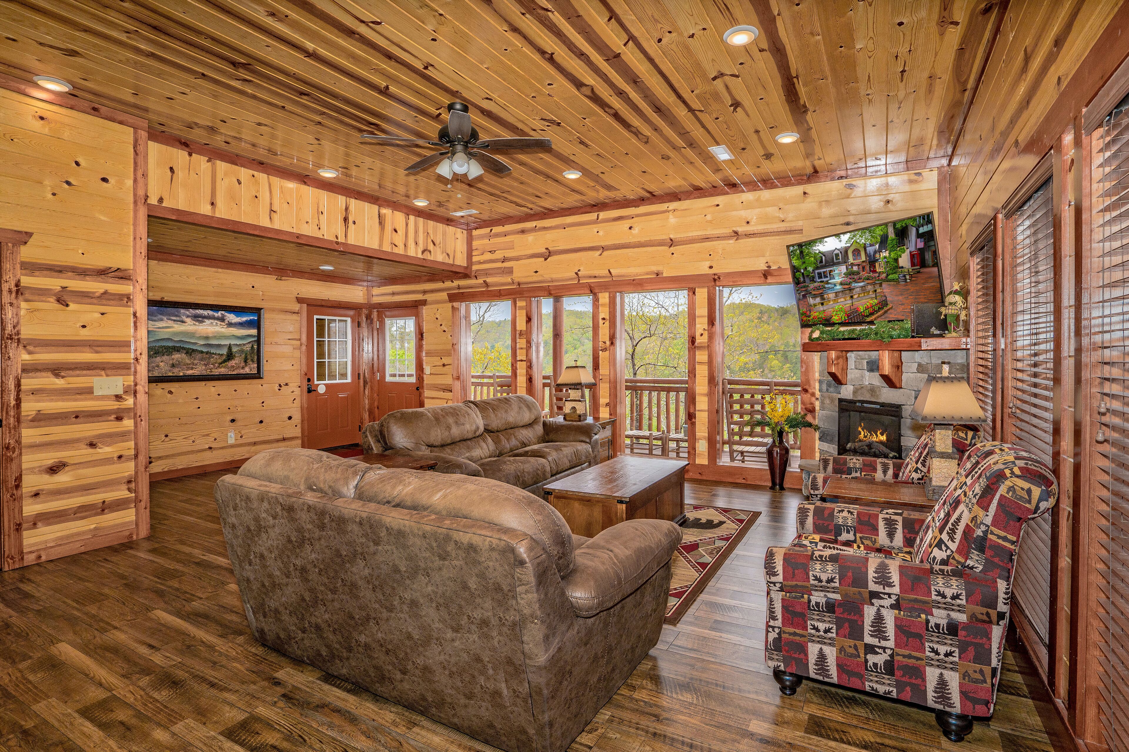 Magical Mountain Retreat: Indoor Pool, Views! Resort Facilities, Game Room, near Attractions