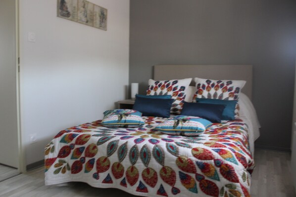 2 bedrooms, iron/ironing board