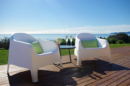 30-Acre Jewel in Golden Bay: Estate with Stunning Views & Glow-worms