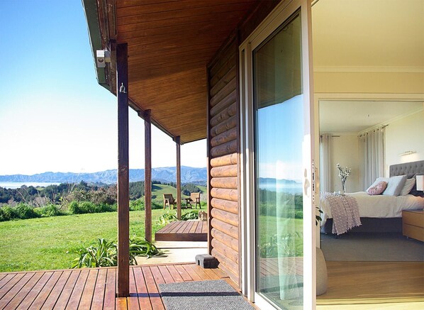 Terrace/patio - 30-Acre Jewel in Golden Bay: Estate with Stunning Bush, Views & Glow-worms (Takaka, Golden Bay)