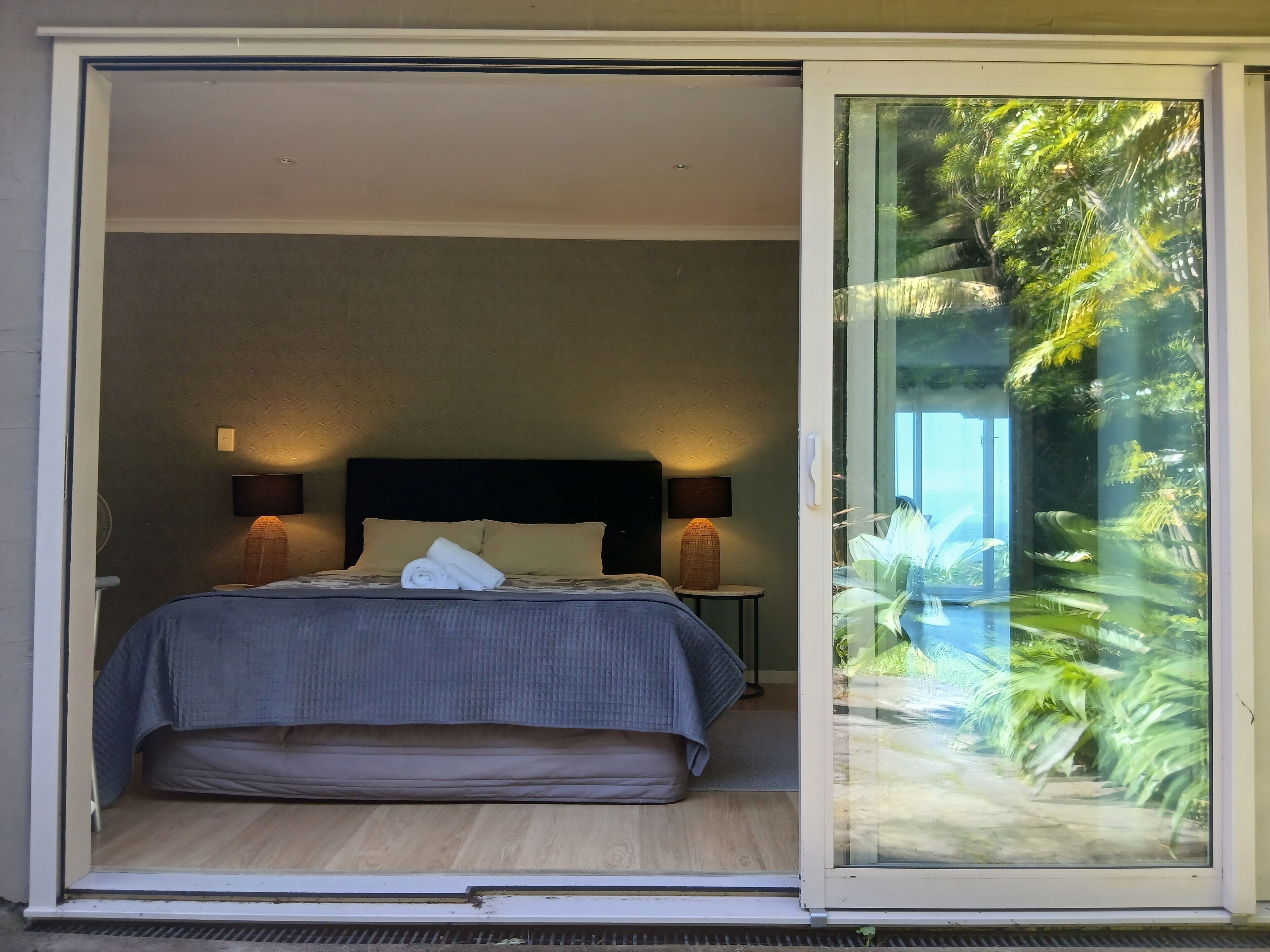 3 chambres, fer et planche à repasser, Wi-Fi, draps fournis