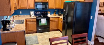 Tuscaloosa Clean, Safe & Stylish House, Minutes from UA and Downtown