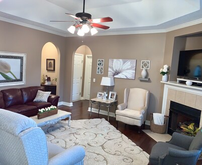 Tuscaloosa Clean, Safe & Stylish House, Minutes from UA and Downtown