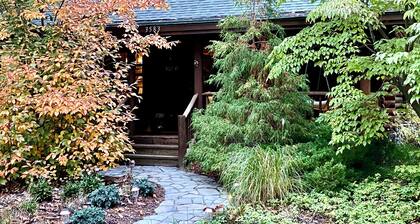 Log Cabin Luxury on Beautiful Goshorn Lake & Minutes from Downtown Saugatuck
