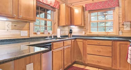 Log Cabin Luxury on Beautiful Goshorn Lake & Minutes from Downtown Saugatuck