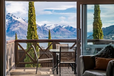 Central Lake Views | Habeke M | Walk to town