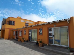 Exterior - Dunes Guesthouse (Walvis Bay)