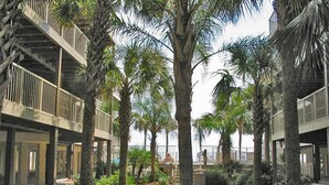 Property grounds - Sandpiper Beachview Condos by Bender Vacation Rentals (Gulf Shores)