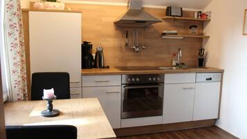 Deluxe Apartment, 1 Bedroom, Non Smoking, Mountain View (1, incl. EUR 40 Cleaning fee) | Private kitchen | Fridge, microwave, oven, stovetop