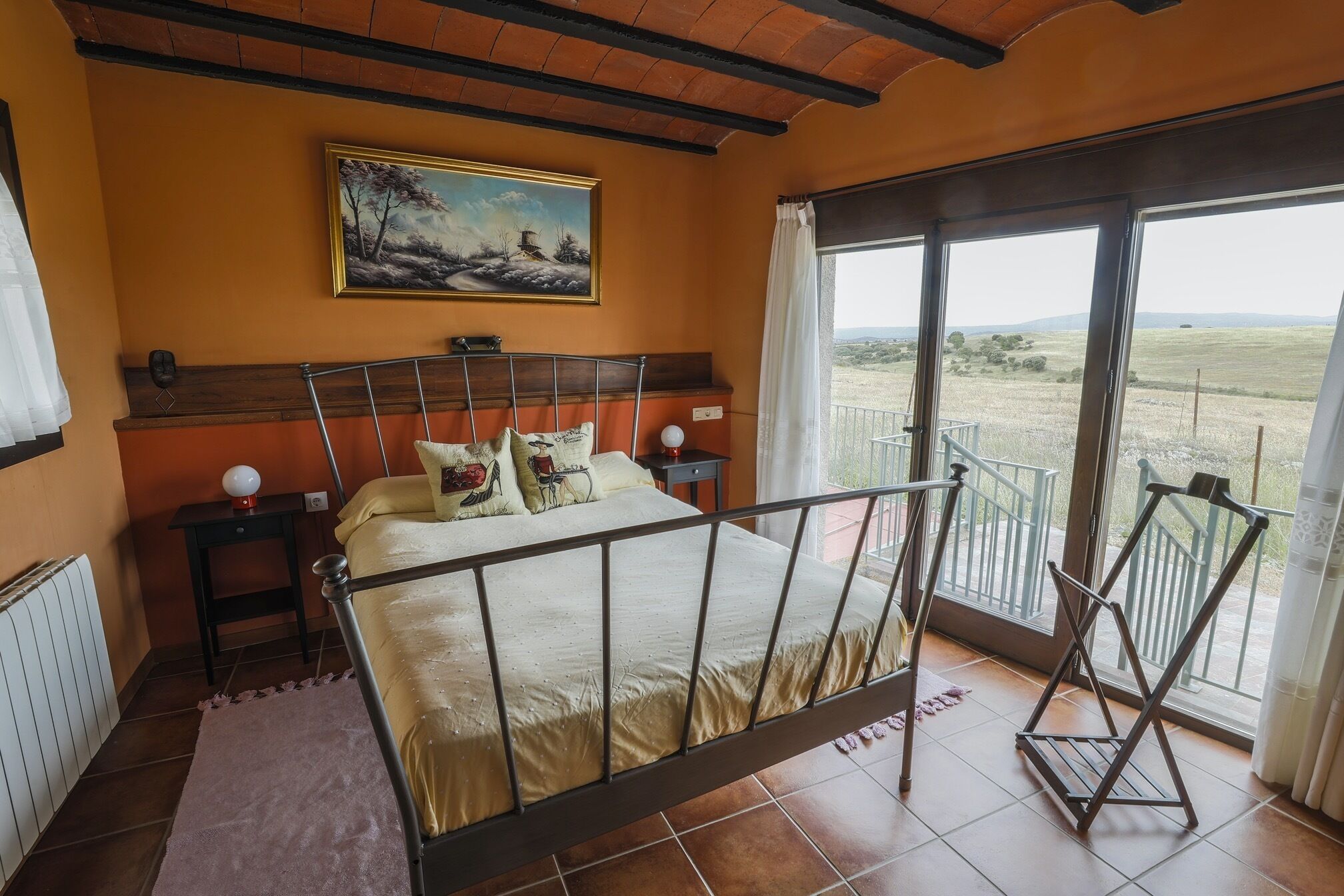 4 slaapkamers, een bureau, geluiddichte muren