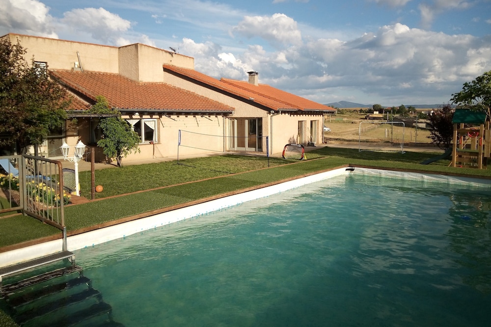 Novelty! 5 star cottage. Explore