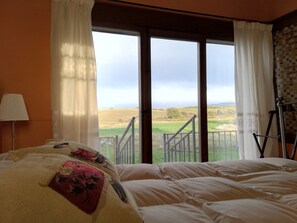 4 Schlafzimmer, Schreibtisch, schallisolierte Zimmer