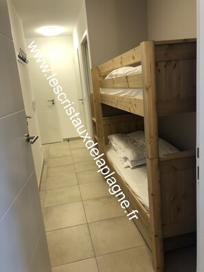 2 bedrooms, travel crib, free WiFi, bed sheets