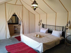 Minibar, soundproofing, iron/ironing board, rollaway beds - Bassou Luxury Camp (Taouz)