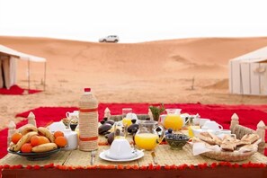 Breakfast, lunch and dinner served - Bassou Luxury Camp (Taouz)