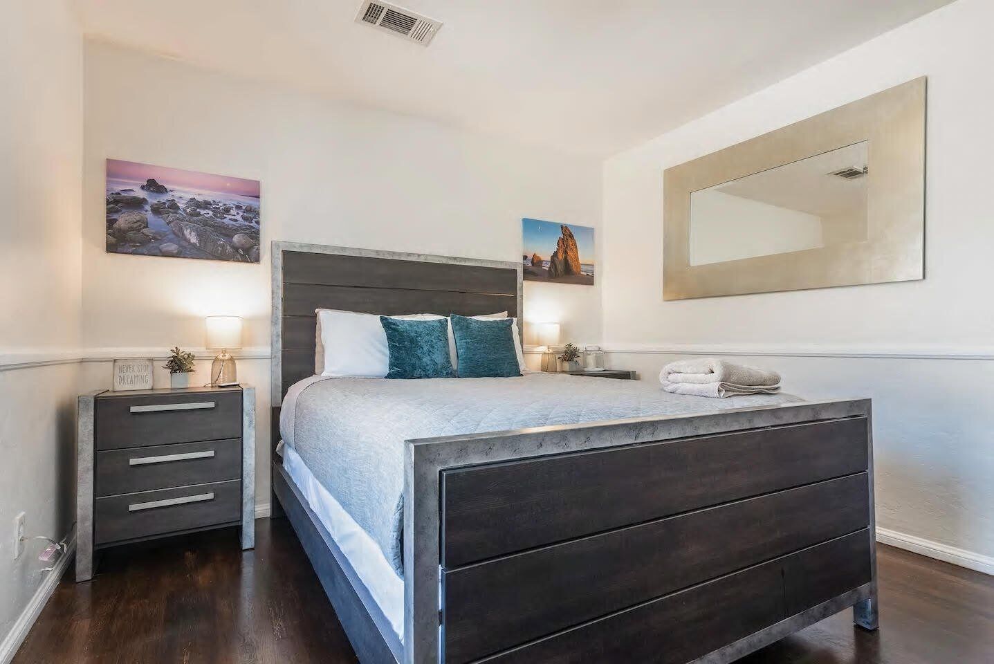 ⛱ Cozy Bungalow Near Downtown & Airport, Minutes from Beach⭐️