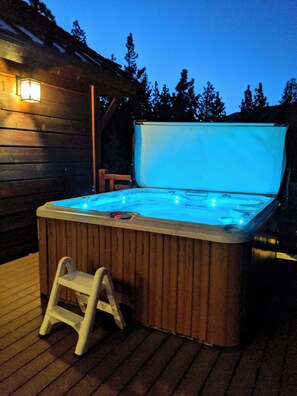 Tina de hidromasaje al aire libre