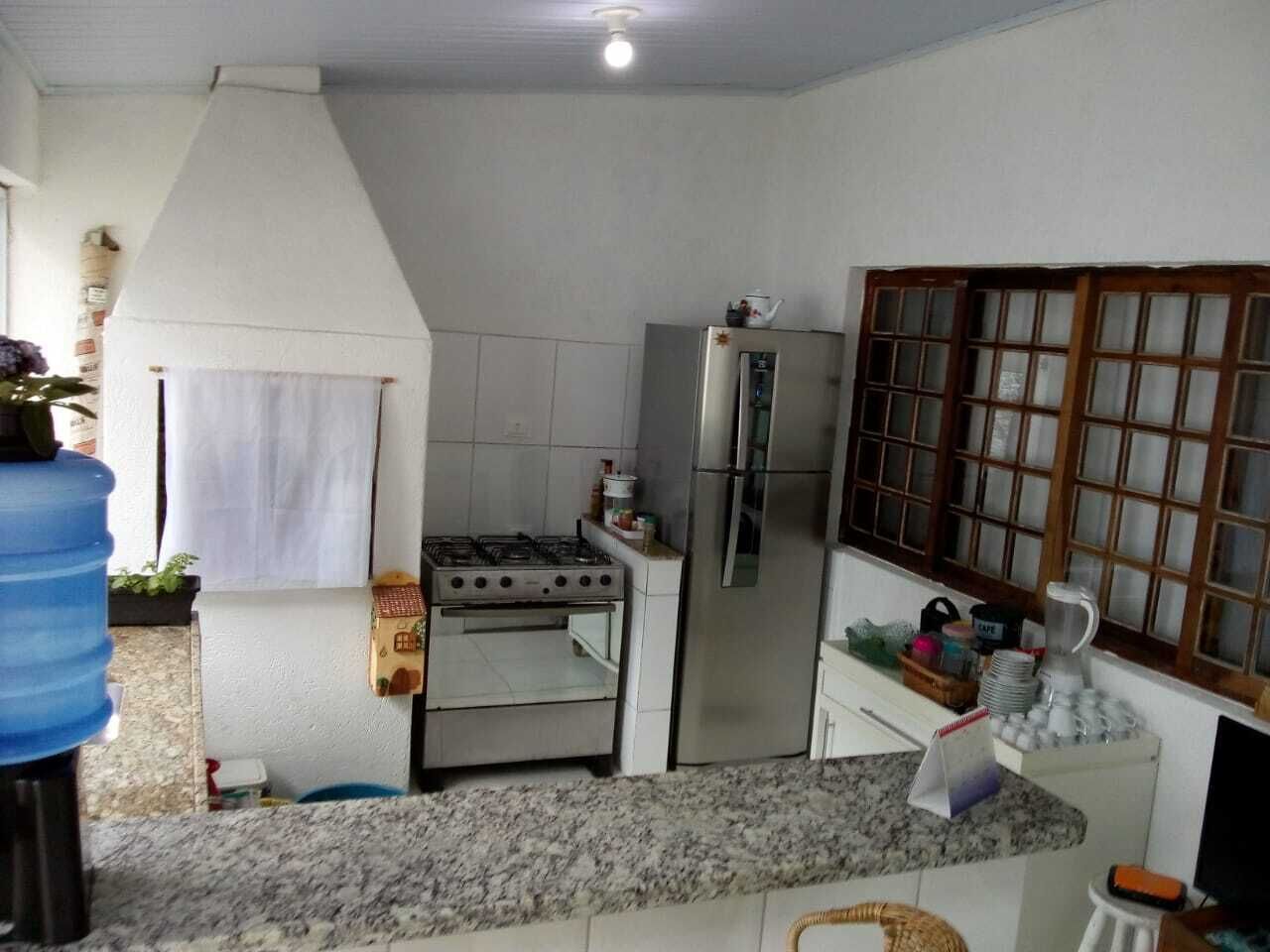 Small but well located house is the Canton Beach of Indaiá and Riviera.