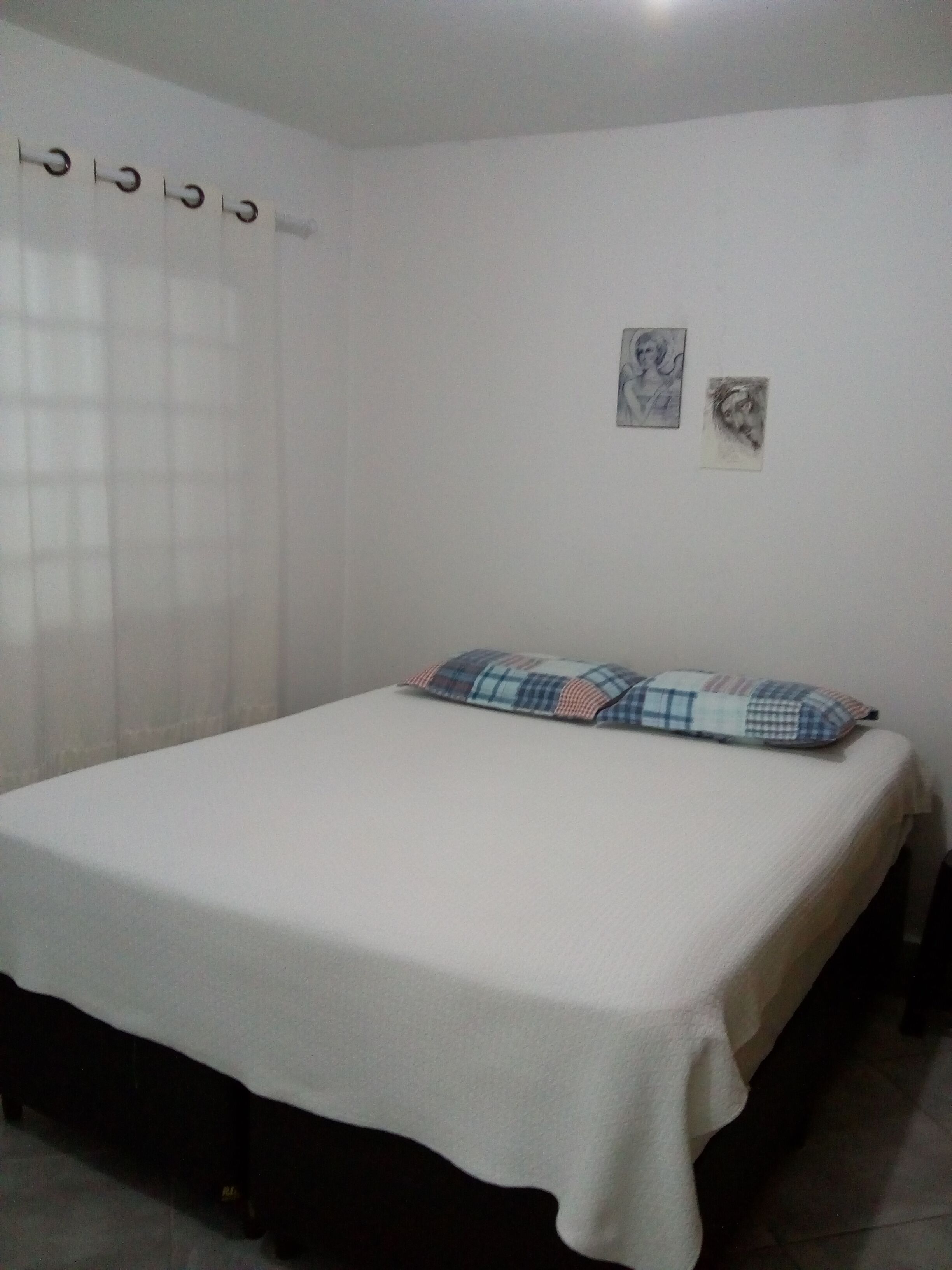 Small but well located house is the Canton Beach of Indaiá and Riviera.