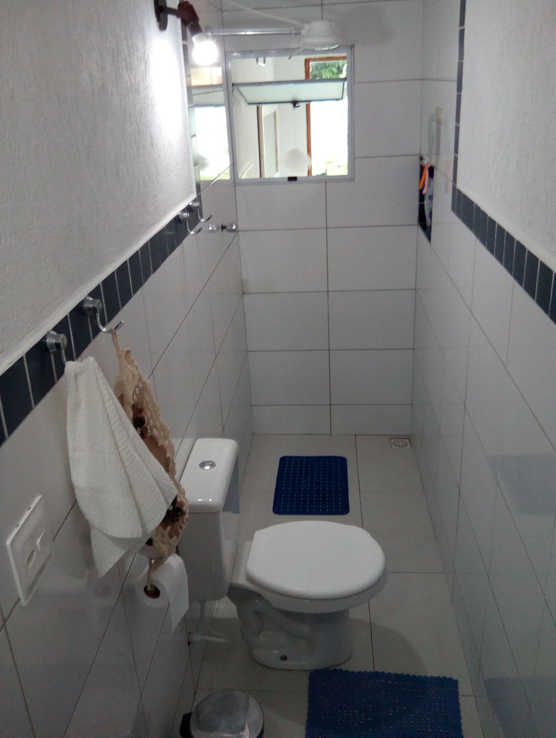 Small but well located house is the Canton Beach of Indaiá and Riviera.