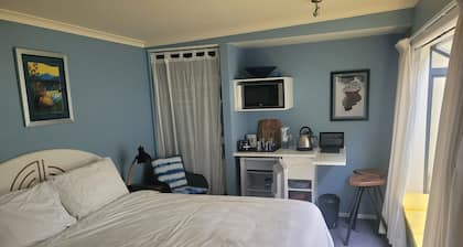 Private entry. En-suite bath, smart tv, fridge,microwave, toaster and coffee