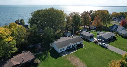 Conti's Cottage-Lake Views