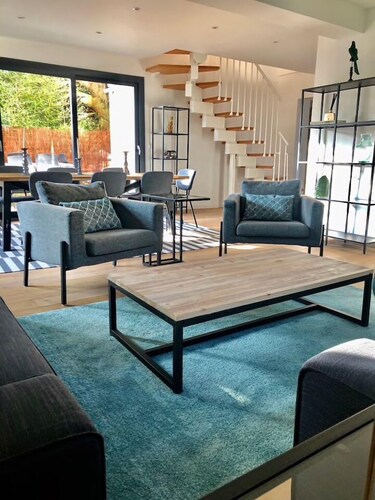 Modern Villa with 4 bedrooms and 3 bathrooms close to the beach