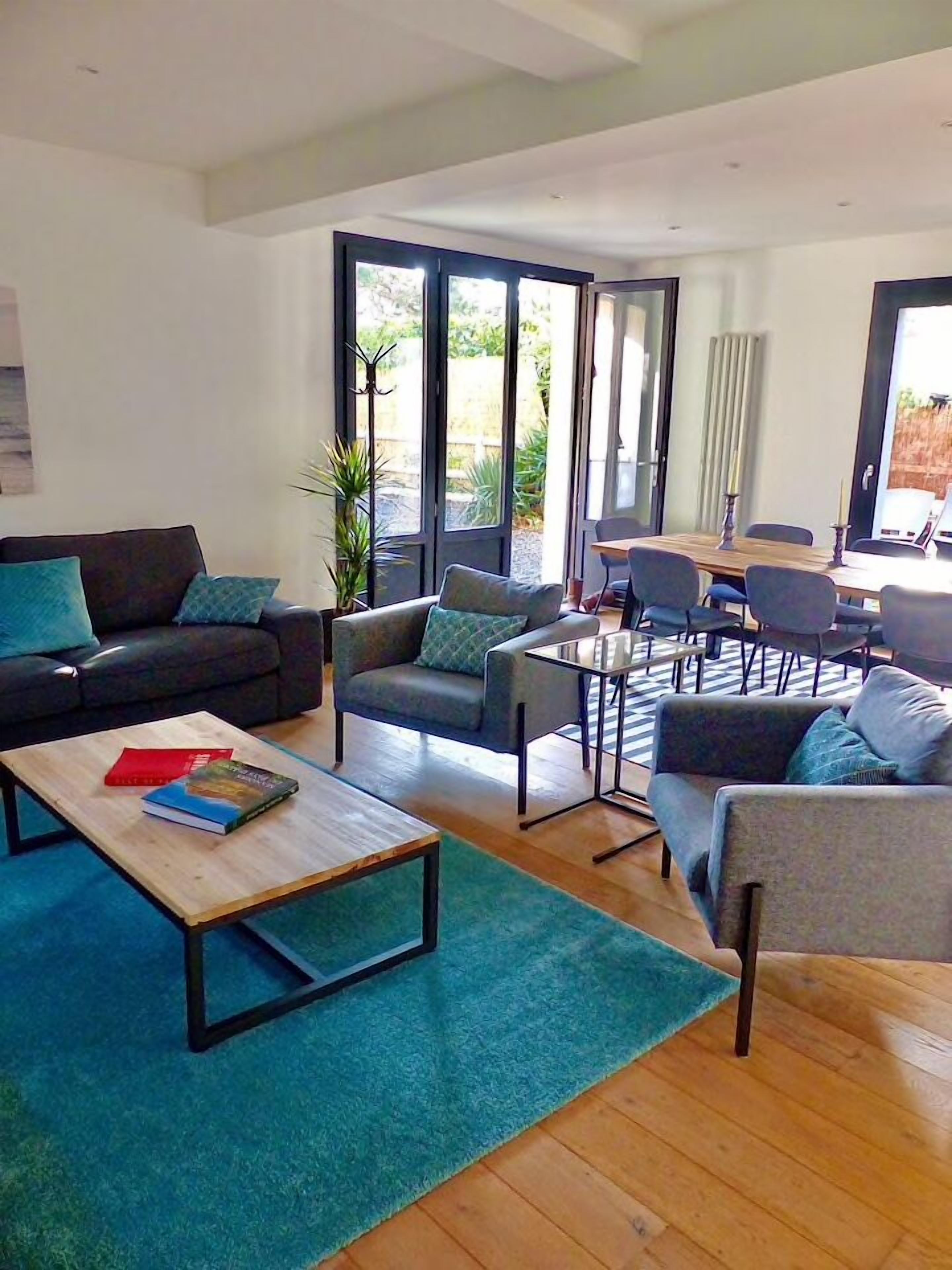 Modern Villa with 4 bedrooms and 3 bathrooms close to the beach