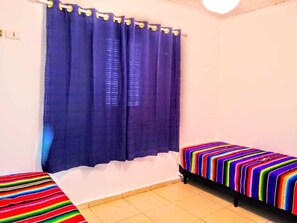 3 bedrooms, desk, iron/ironing board, free WiFi