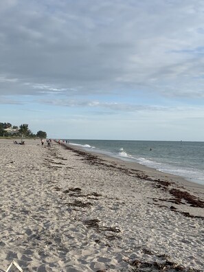 Chaise longue, serviettes de plage