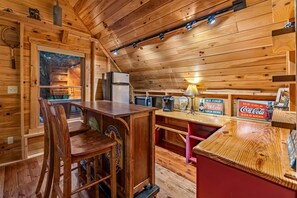Dining - Row Harder- Pet Friendly | Screened Porch | Riverside| Guest House (Blue Ridge)