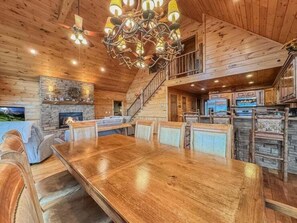 Dining - Panoramic Grace- Screened Porch | Game Room | Outdoor Fun (Blue Ridge)