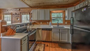 Fridge, microwave, oven, stovetop - Rusty Rooster- Pet Friendly | Running Creek on Property | Paved Roads (Blue Ridge)