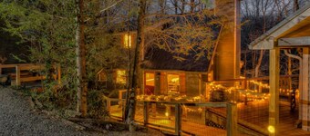 Rusty Rooster- Pet Friendly | Running Creek on Property | Paved Roads
