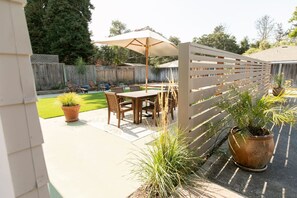 Unclassified image, 4 of 42, button