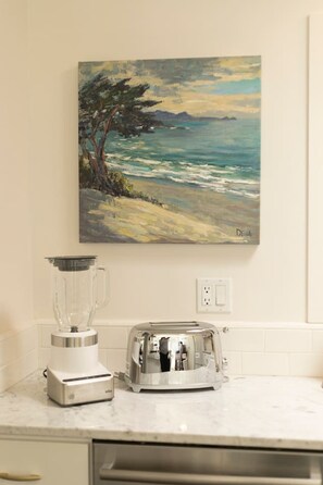 Unclassified image, 4 of 42, button