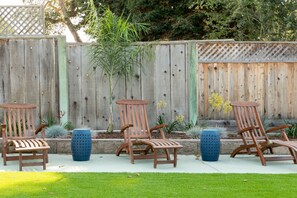 Unclassified image, 3 of 42, button