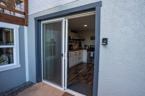 Fridge, microwave, oven, stovetop - Calor Nest - Family/Kid Oriented Homestead (Manitou Springs)