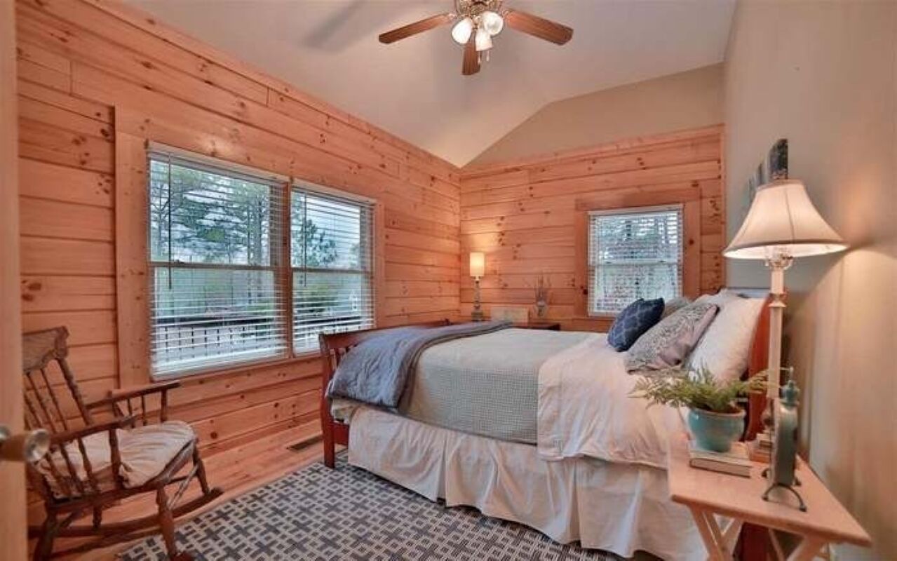 Lakefront Log Cabin with a Million-Dollar View