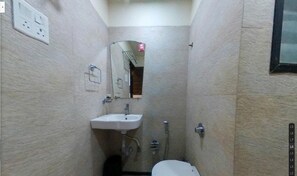 Super Delux | Bathroom | Shower, free toiletries