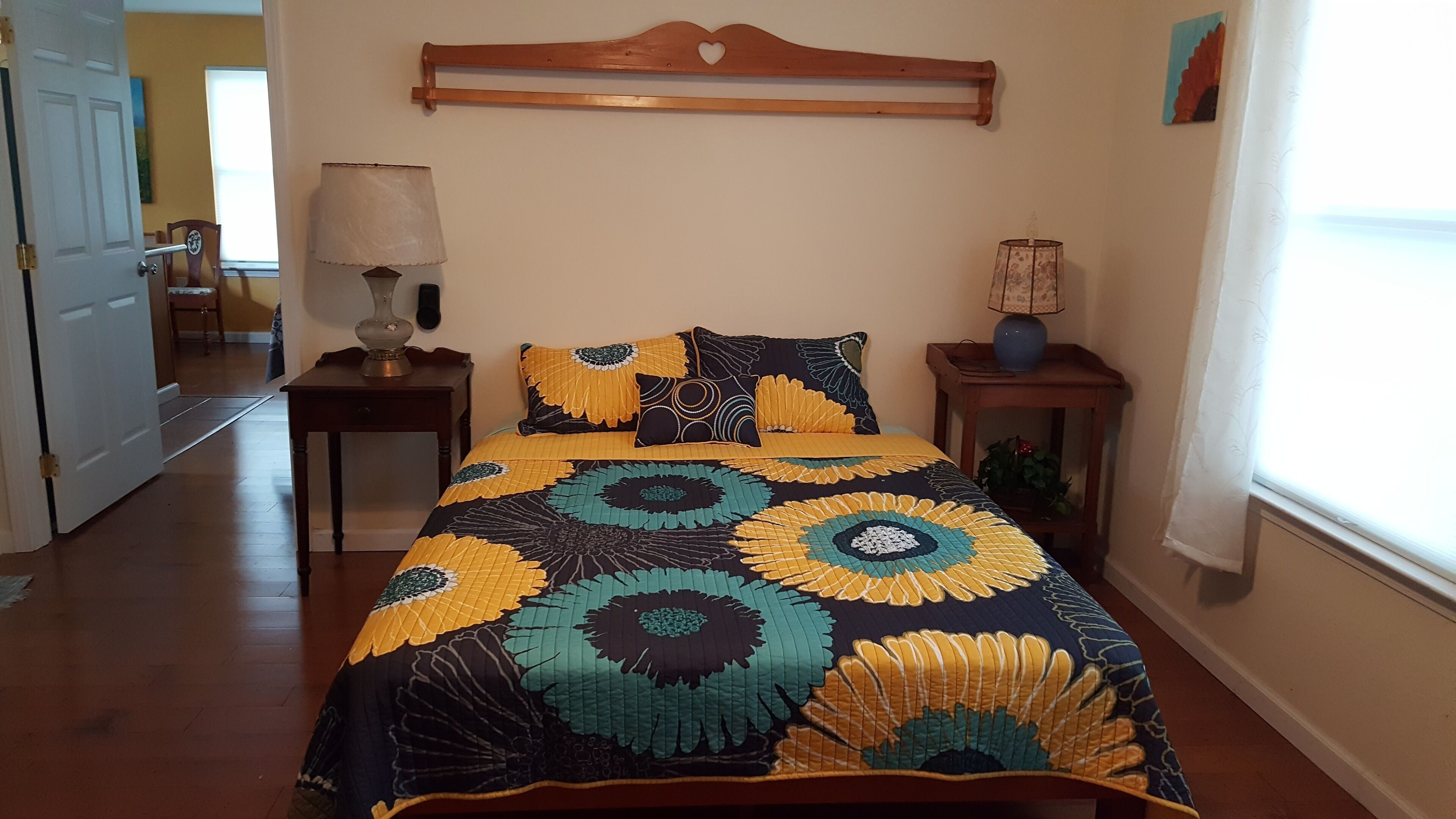 The Sunflower Inn is a cozy, comfortable and private full 1 bedroom apartment.