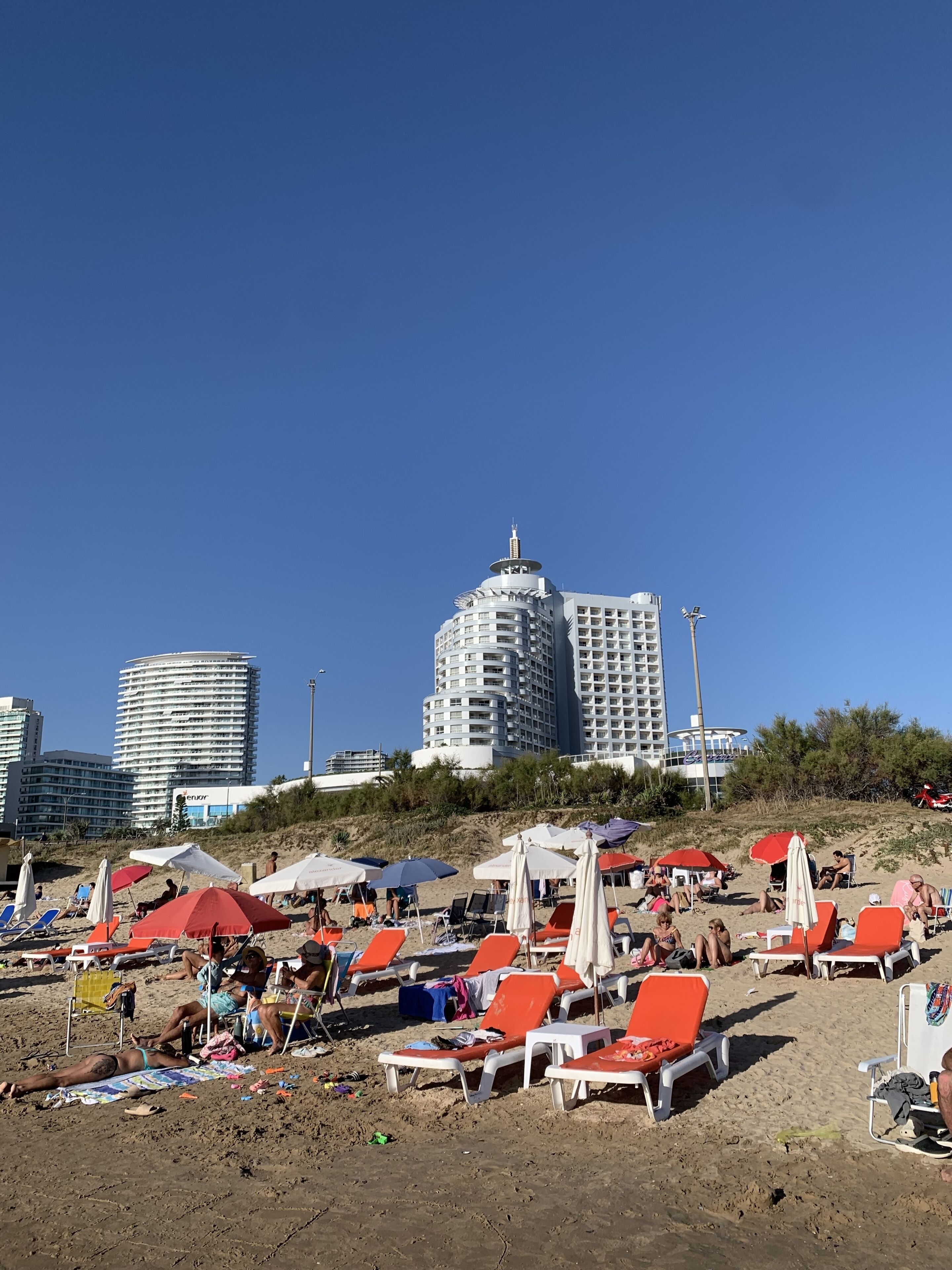 Plage à proximité, chaises longues