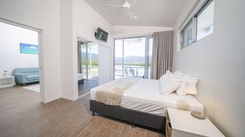 1 Bedroom Harbour View | Premium bedding, laptop workspace, blackout curtains, soundproofing