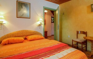 4 bedrooms, free WiFi, bed sheets