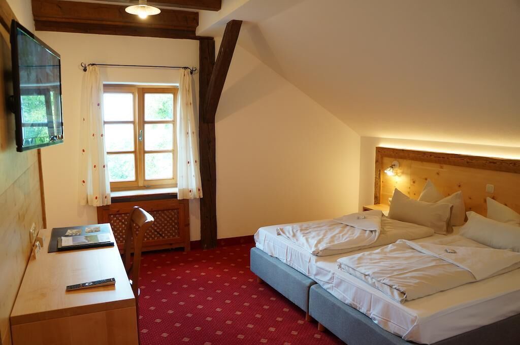 in-room safe, desk, soundproofing, iron/ironing board